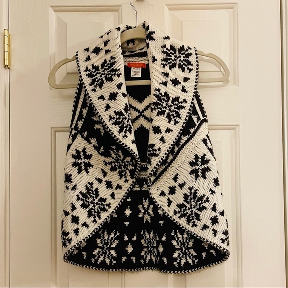 Passion 4 Fashion Jackets & Blazers - Knit Sweater Open Vest